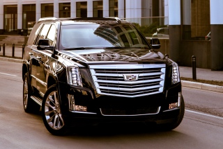 Автомобиль CADILLAC с лобовым стеклом Автомобиль CADILLAC с лобовым стеклом