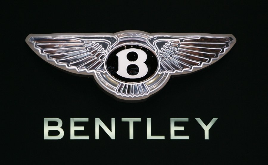 Автомобиль BENTLEY с оригинальным лобовым стеклом